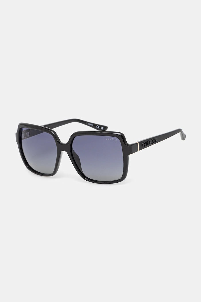 Óculos de sol Guess GU00157_5701D em vista 3/4 inclinada