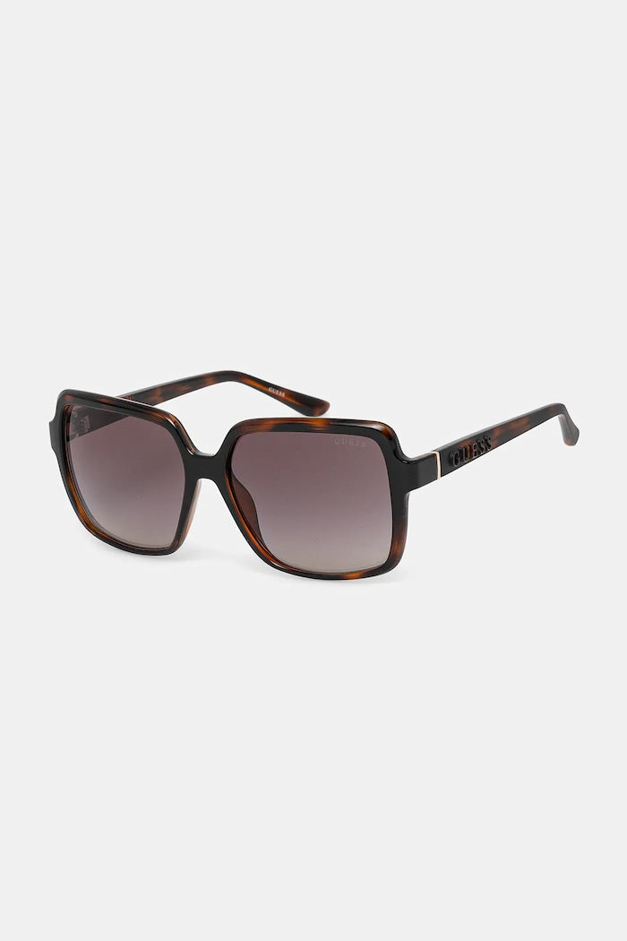 Óculos de sol Guess GU00157_5752F em vista 3/4 inclinada